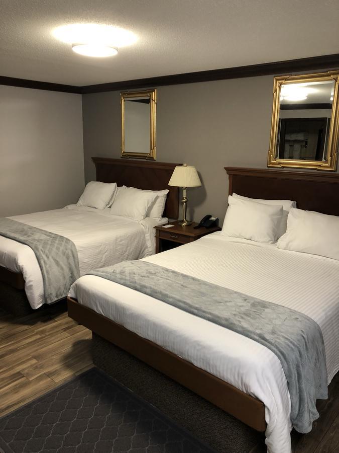 Talbot Trail Inn & Suites Лимингтон Экстерьер фото