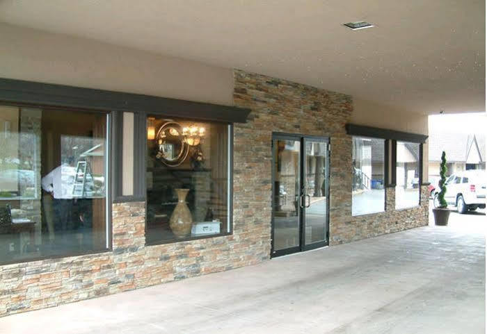 Talbot Trail Inn & Suites Лимингтон Экстерьер фото
