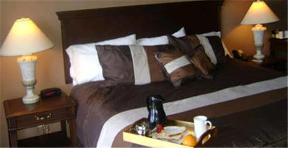 Talbot Trail Inn & Suites Лимингтон Экстерьер фото